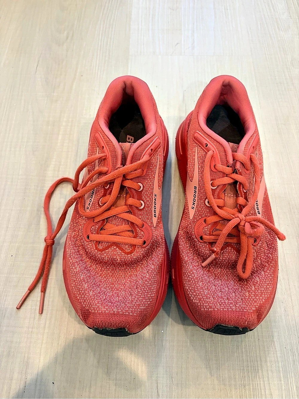 Brooks Ghost Women's Athletic Shoes Red US 6 NWT